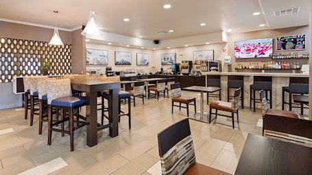 Desayuno para llevar incluido todos los días. Best Western Plus Kansas City Airport-KCI East