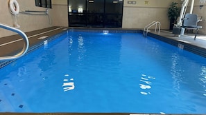 Una piscina cubierta