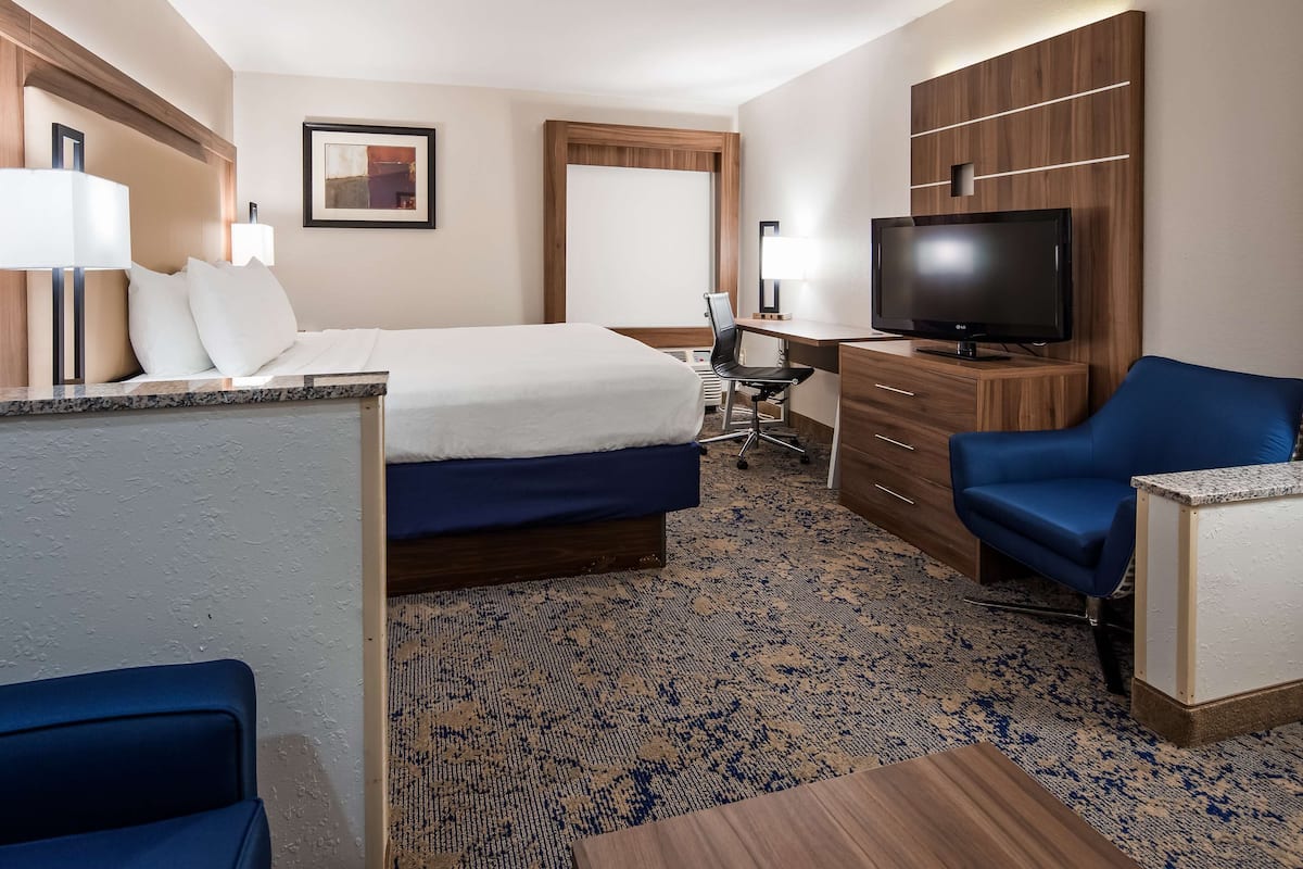 premium bedding, pillow-top beds, desk, blackout curtains