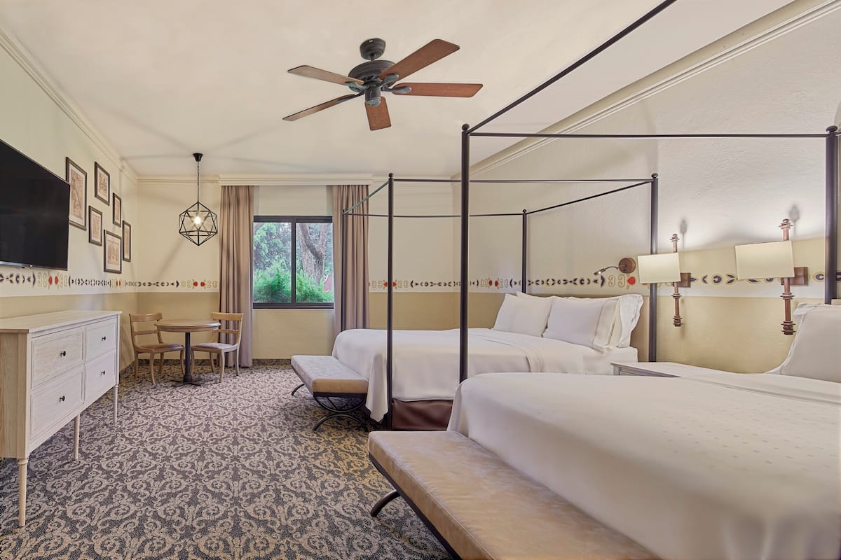 Superior-huone, 2 parisänkyä | 1 makuuhuone, minibaari, tallelokero huoneessa, työpöytä