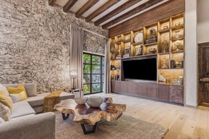 迷你吧、客房内保险箱、办公桌、熨斗/熨衣板