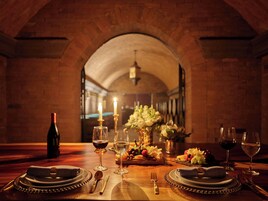 2 restaurants, local and international cuisine