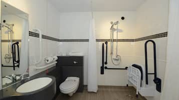 Une salle de bain moderne avec un lavabo, des toilettes et une douche.