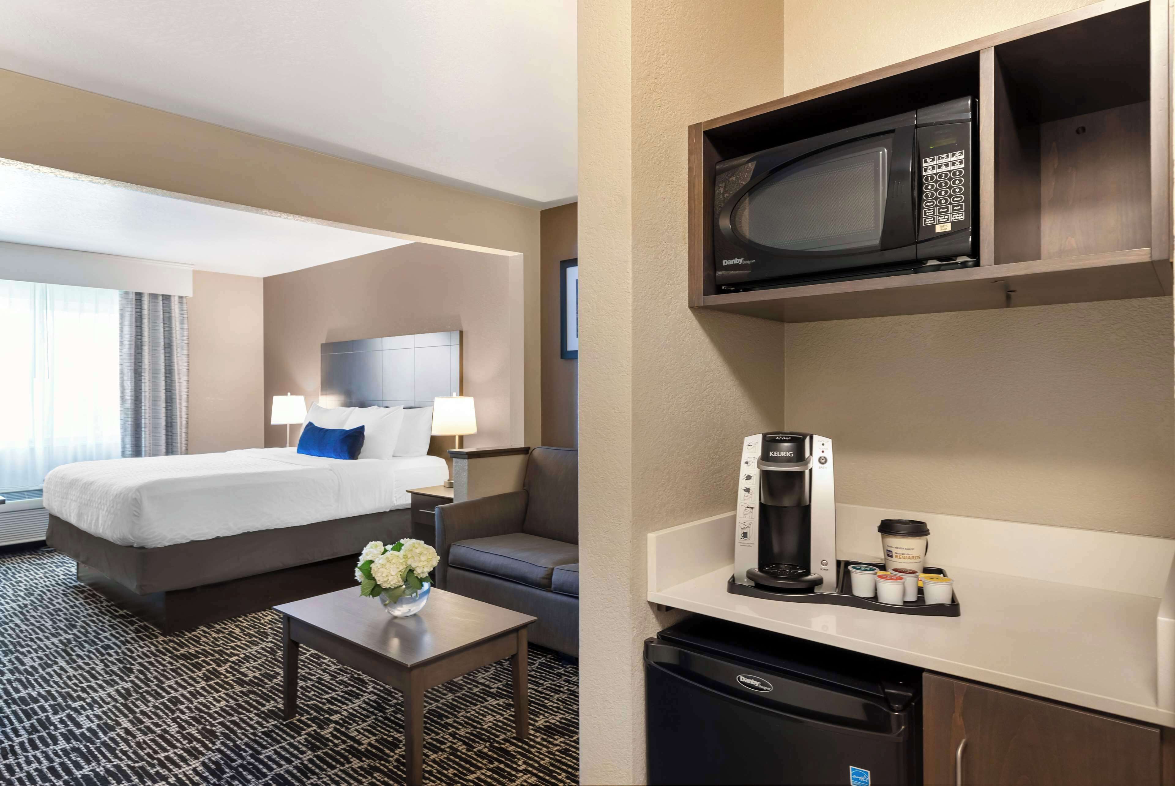 suite, 1 king bed with sofa bed, non smoking, refrigerator & microwave (with sofabed) | premium bedding, pillow-top beds, desk, laptop workspace