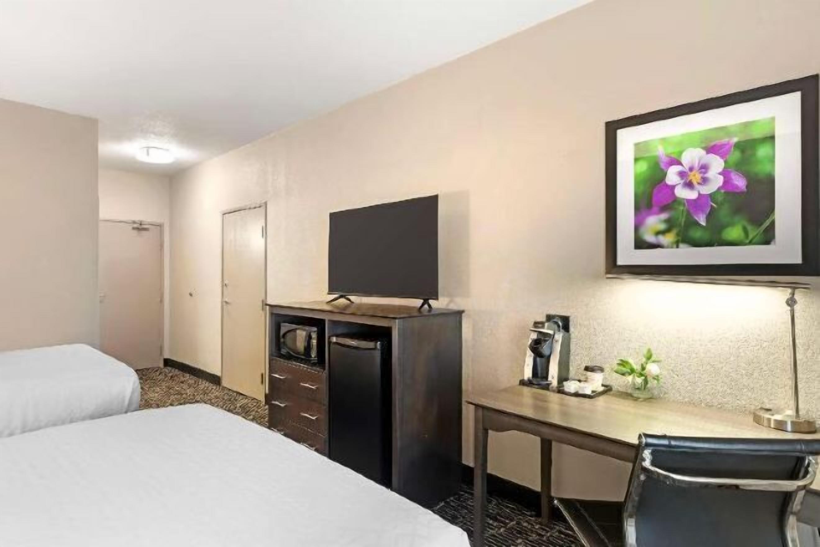 Premium bedding, pillowtop beds, desk, laptop workspace