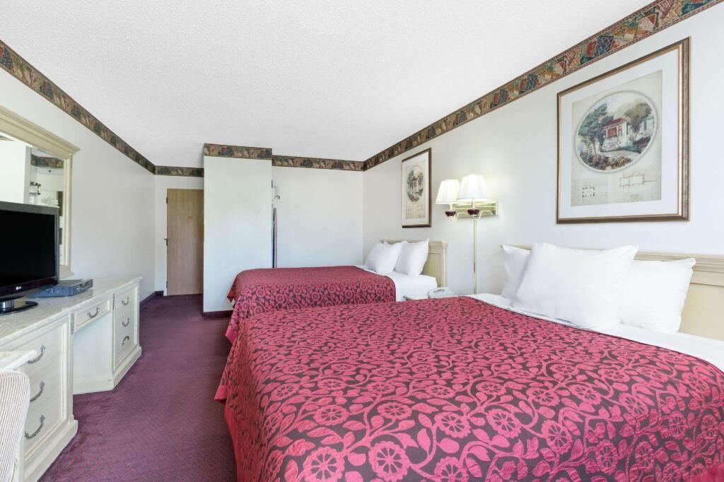 Desk, iron/ironing board, rollaway beds, free WiFi