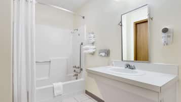 Bañera y ducha independientes, artículos de tocador gratuitos