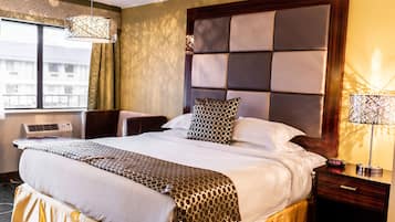 King with One Person Jetted Tub