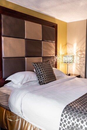 Standard Room, 1 King Bed | Premium bedding, down comforters, pillowtop beds, blackout drapes - Gateway Inn And Suites (Salida)