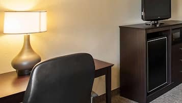 Chambre Standard, 1 très grand lit, non-fumeurs | Fer et planche à repasser, Wi-Fi gratuit, draps fournis