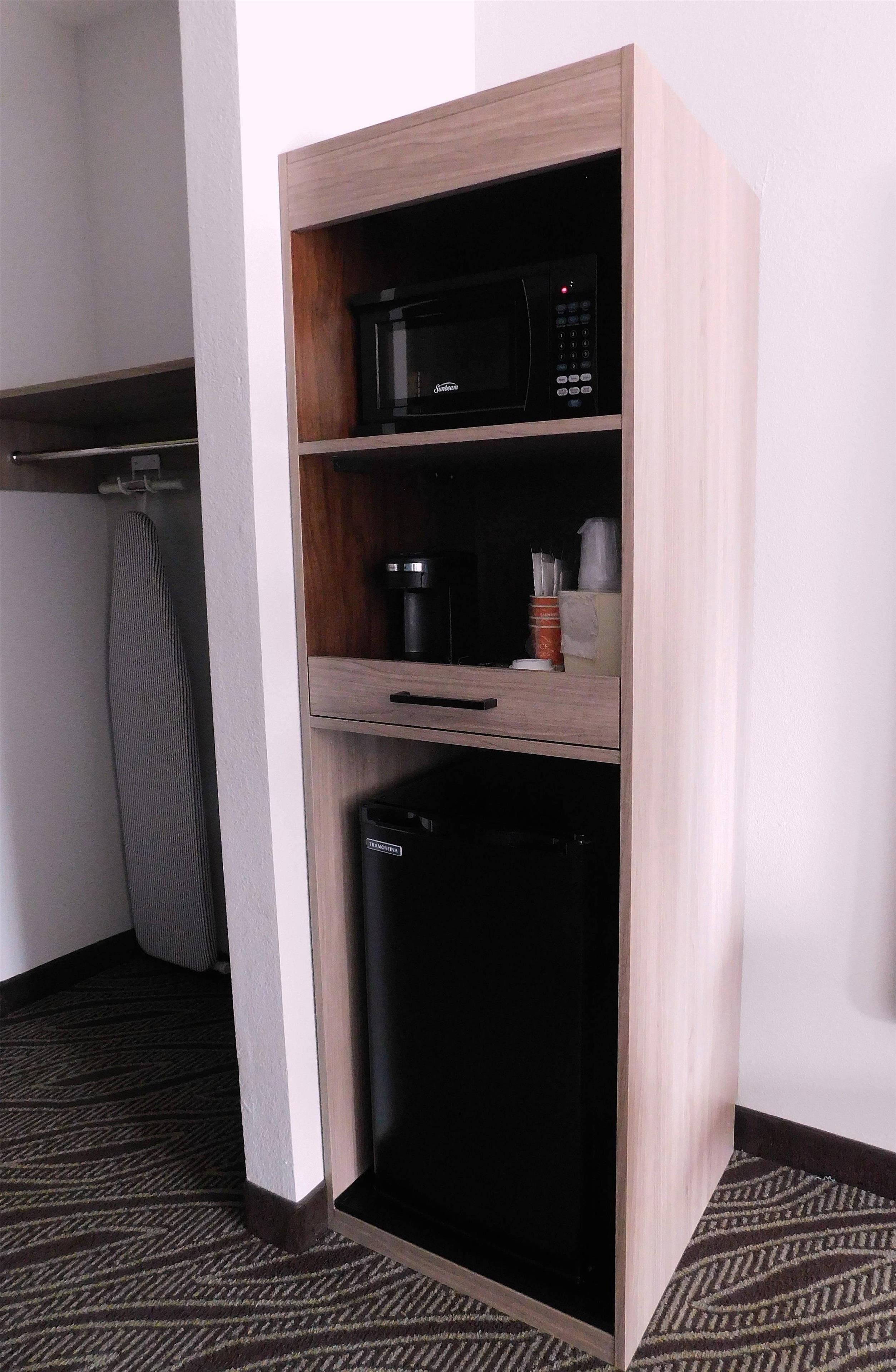 standard room, 2 queen beds | desk, iron/ironing board, free wifi, bed sheets