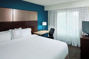 1 bedroom, premium bedding, desk, laptop workspace