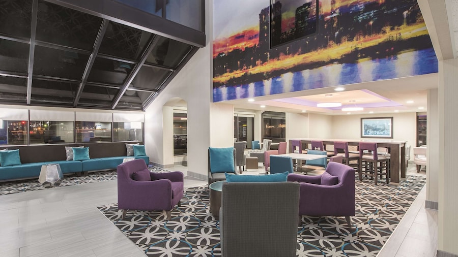 La Quinta Inn & Suites by Wyndham Festus - St. Louis South