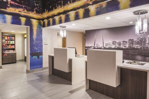 Lobby - La Quinta Inn & Suites by Wyndham Festus - St. Louis South (Festus)