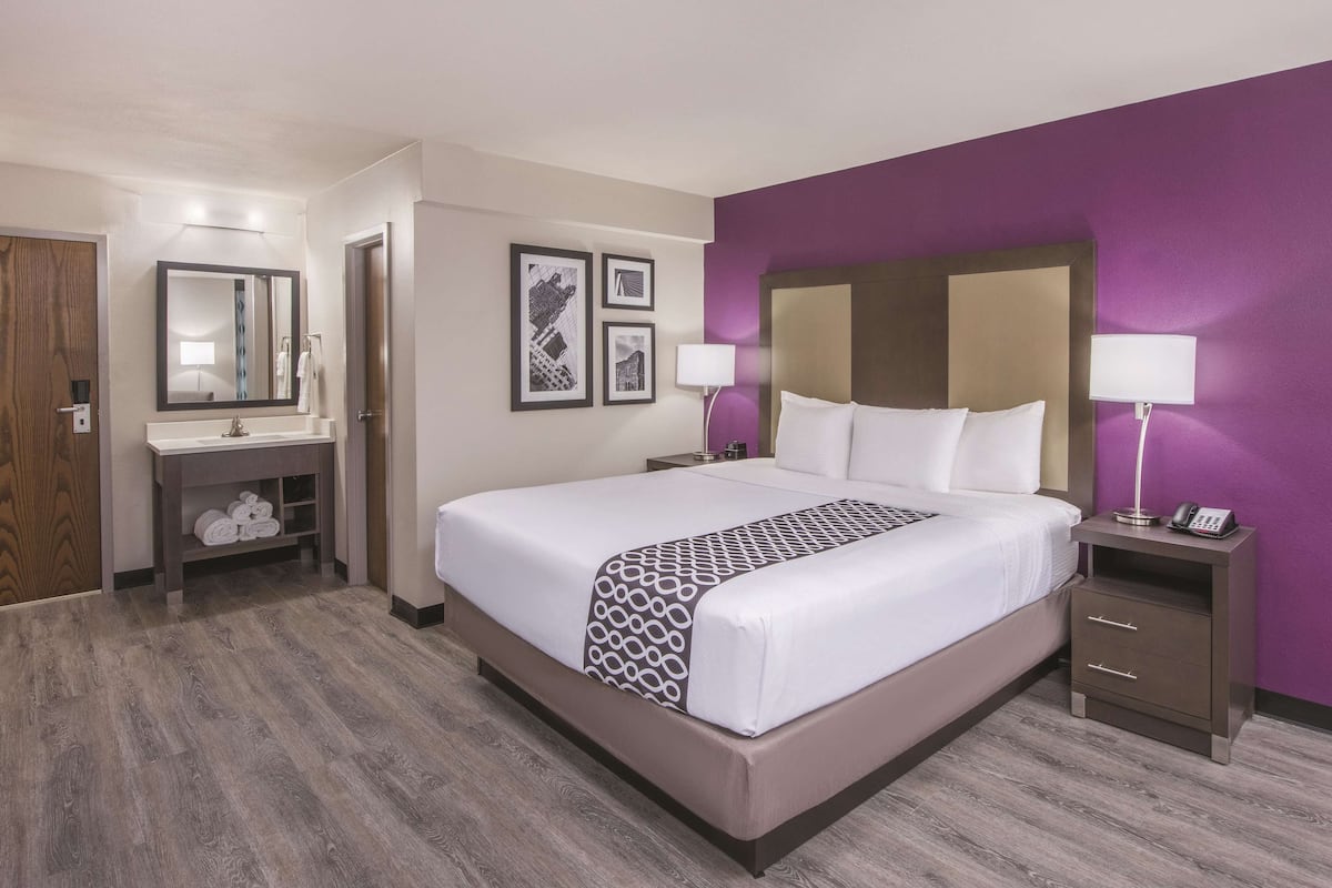 Deluxe Room, 1 King Bed, Non Smoking | Premium bedding, desk, iron/ironing board, free cribs/infant beds