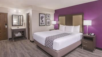 Deluxe Room, 1 King Bed, Non Smoking | Premium bedding, desk, iron/ironing board, free cots/infant beds