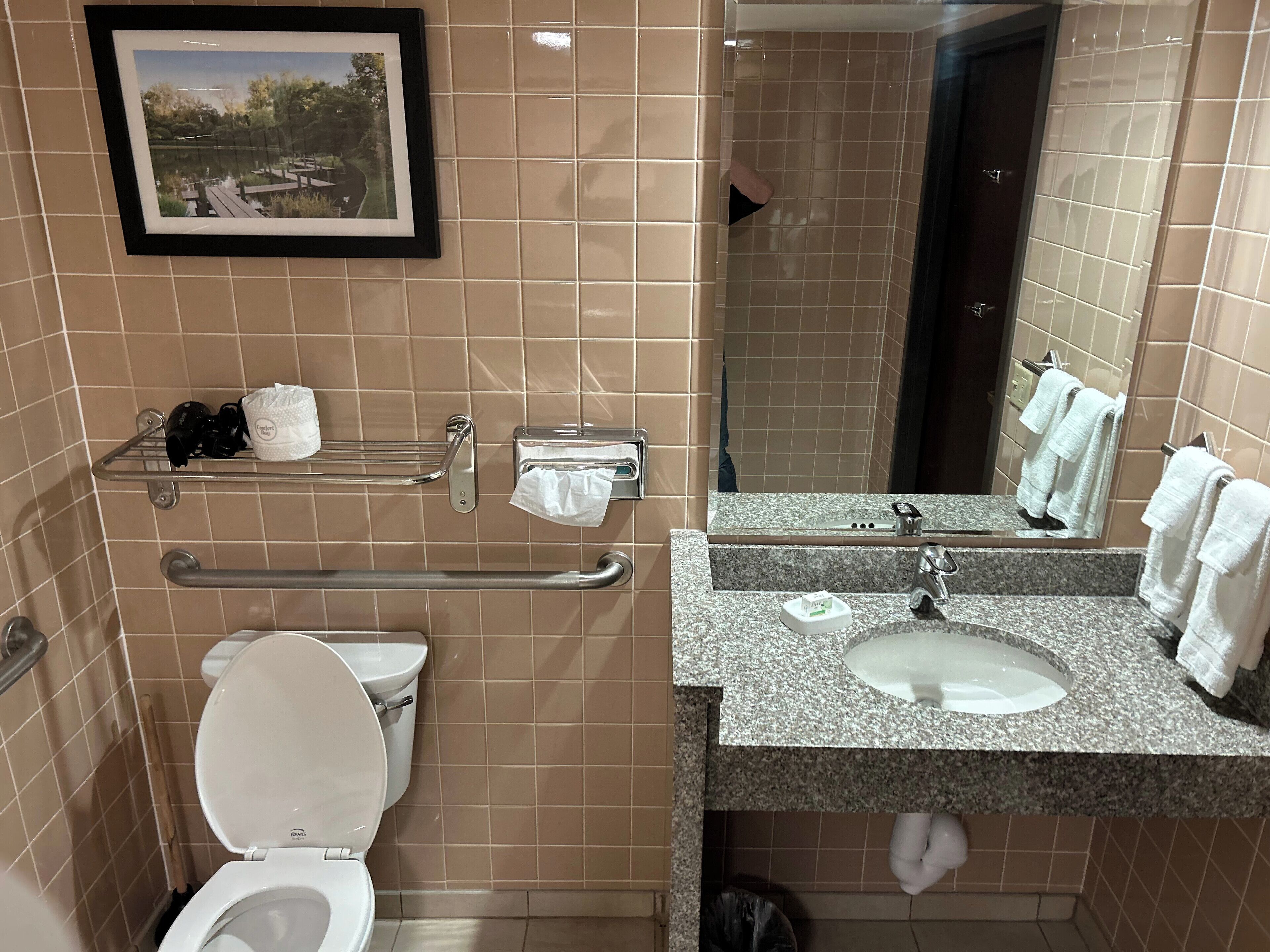 room, 1 king bed, accessible, non smoking (mobility/hearing, tub w/ grab bars) | bathroom | combined shower/bathtub, free toiletries, hair dryer, towels