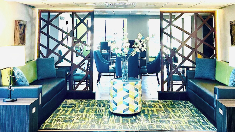 Heritage Inn & Suites St. Louis/Fenton, Trademark by Wyndham