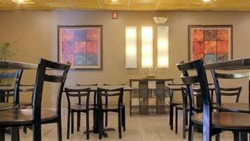 Inbegriffenes kontinentales Frühstück