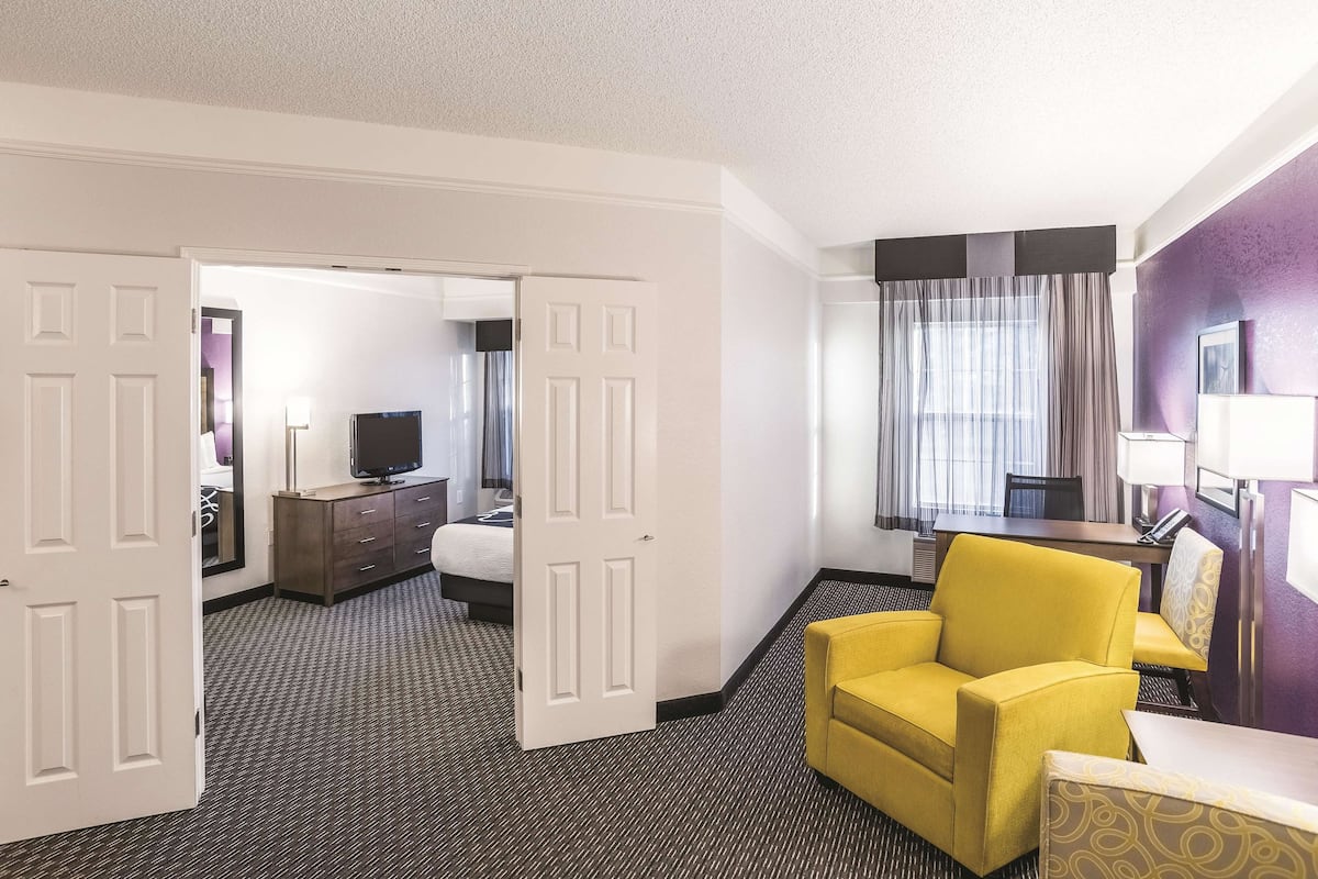 Suite, 1 King Bed, Non Smoking