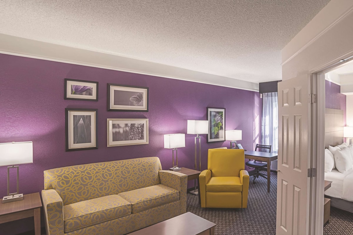 suite, 1 king bed, accessible, non smoking (mobility/hearing impaired accessible) | premium bedding, pillow-top beds, desk, blackout curtains