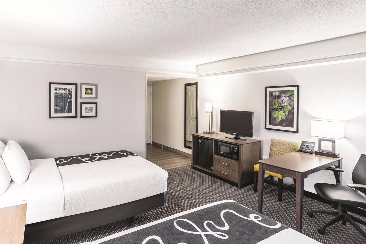 Room, 2 Double Beds, Accessible, Non Smoking (Mobility/Hearing Impaired Accessible)