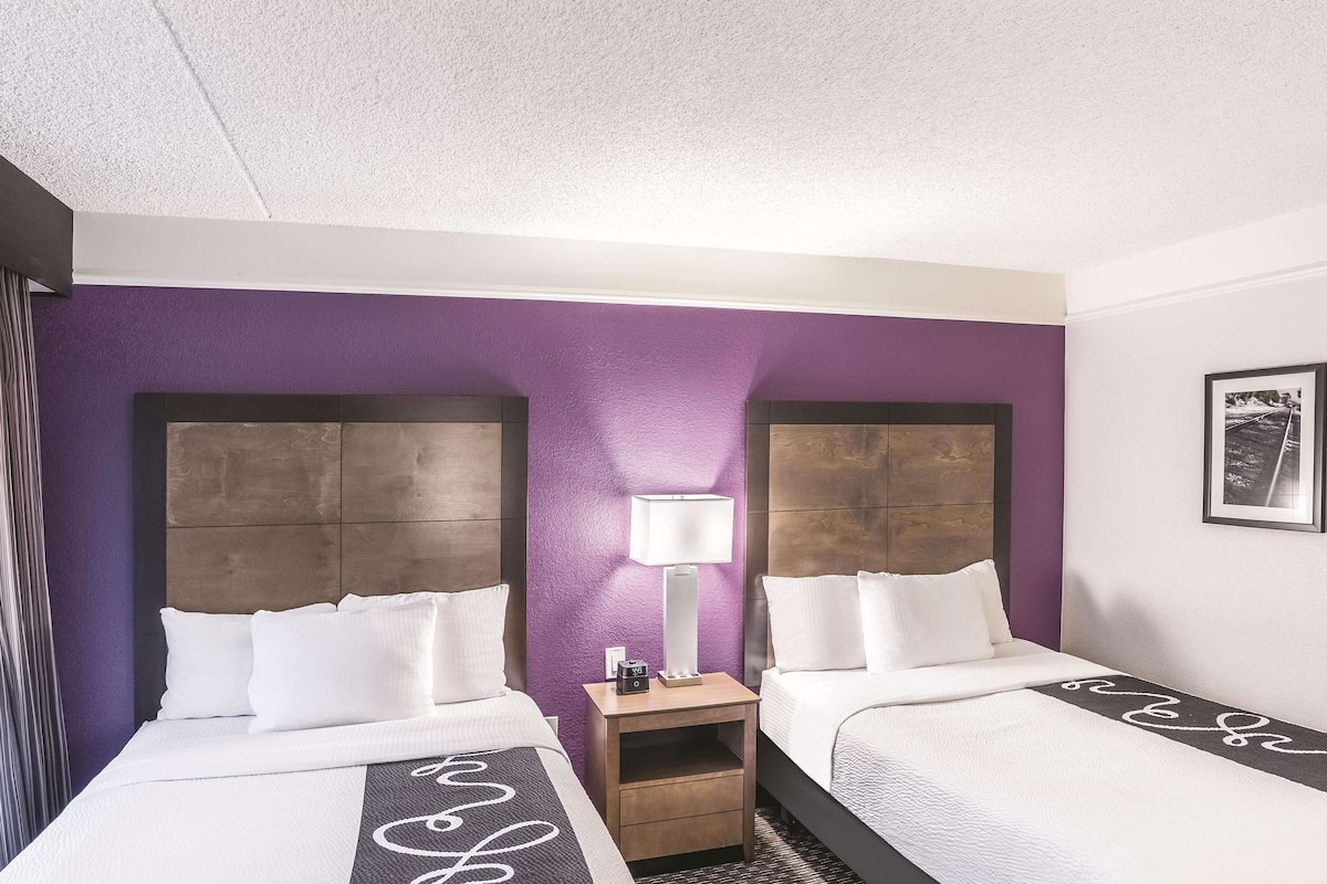 room, 2 double beds, accessible, non smoking (mobility/hearing impaired accessible) | premium bedding, pillow-top beds, desk, blackout curtains