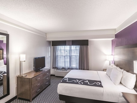 Suite, 1 King Bed, Non Smoking | Premium bedding, pillowtop beds, desk, blackout drapes. La Quinta Inn & Suites by Wyndham Flagstaff