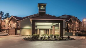 A hotel entrance with a sign reading "La Quinta 2015".