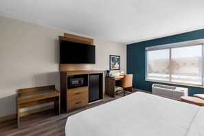 Standard Room, 1 King Bed, Accessible, Refrigerator & Microwave