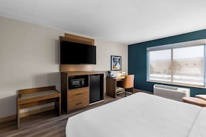 Standard Room, 1 King Bed, Accessible, Refrigerator & Microwave