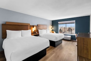 1 bedroom, hypo-allergenic bedding, desk, laptop workspace