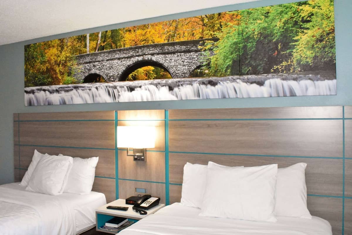 Desk, iron/ironing board, rollaway beds, free WiFi