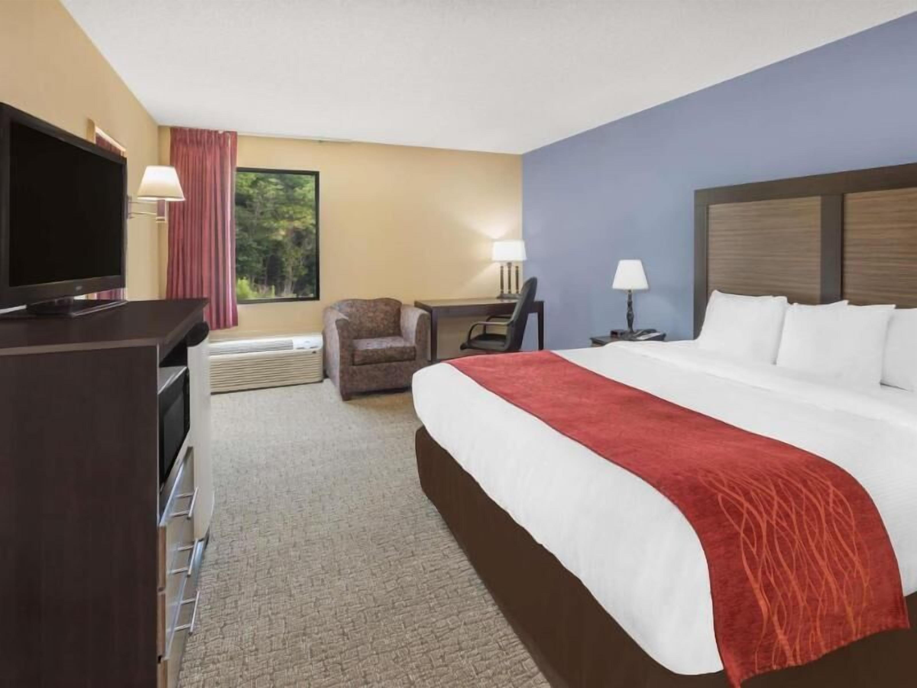 Desk, iron/ironing board, rollaway beds, free WiFi
