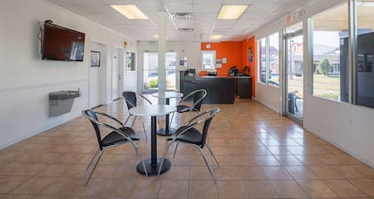 Motel 6 Tifton, GA