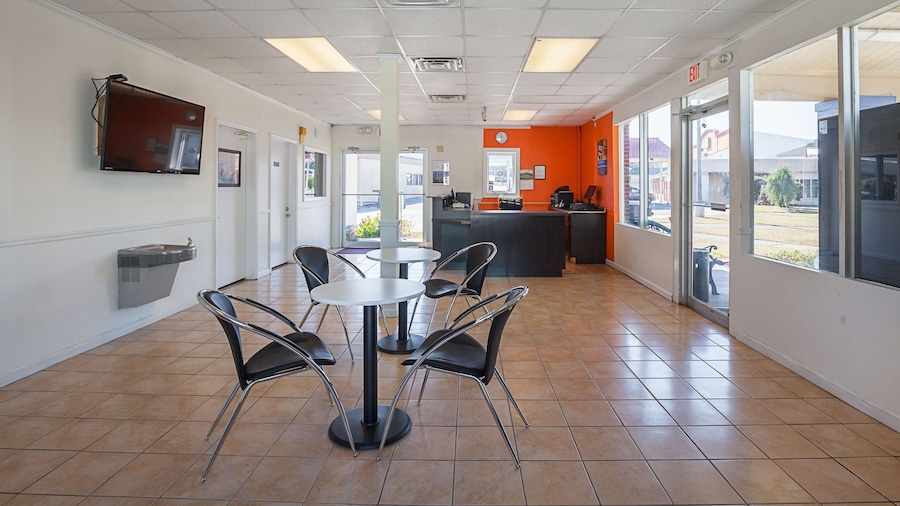 Motel 6 Tifton, GA