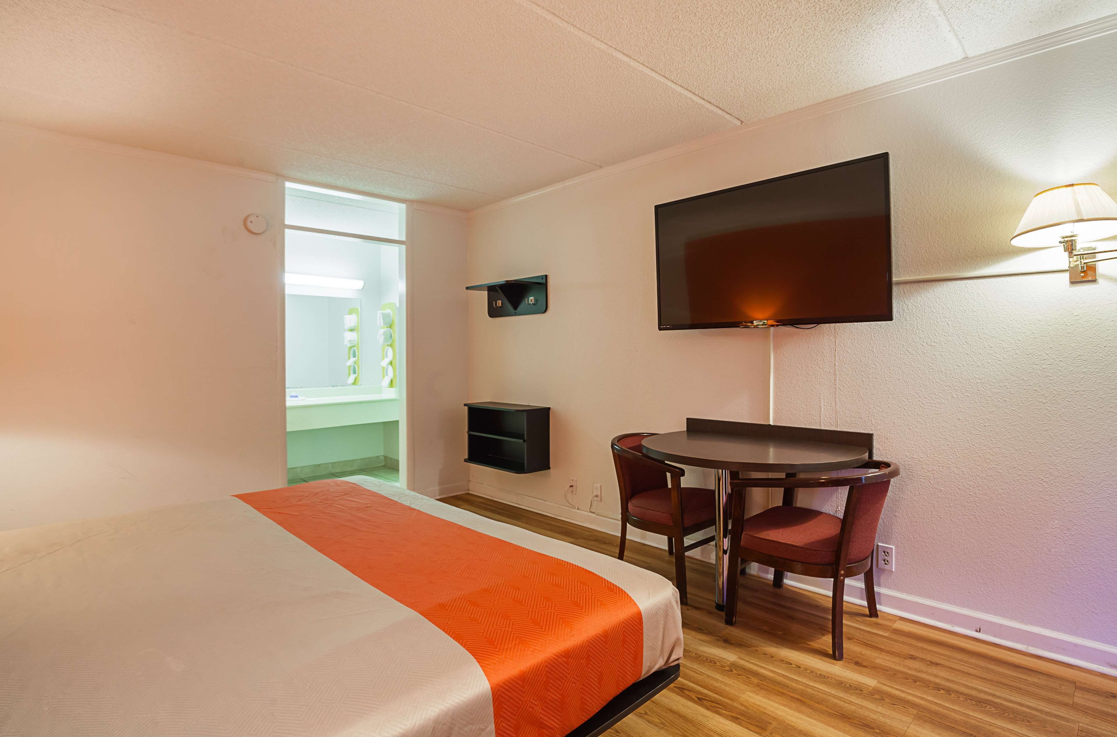 Individually decorated, individually furnished, desk, free WiFi