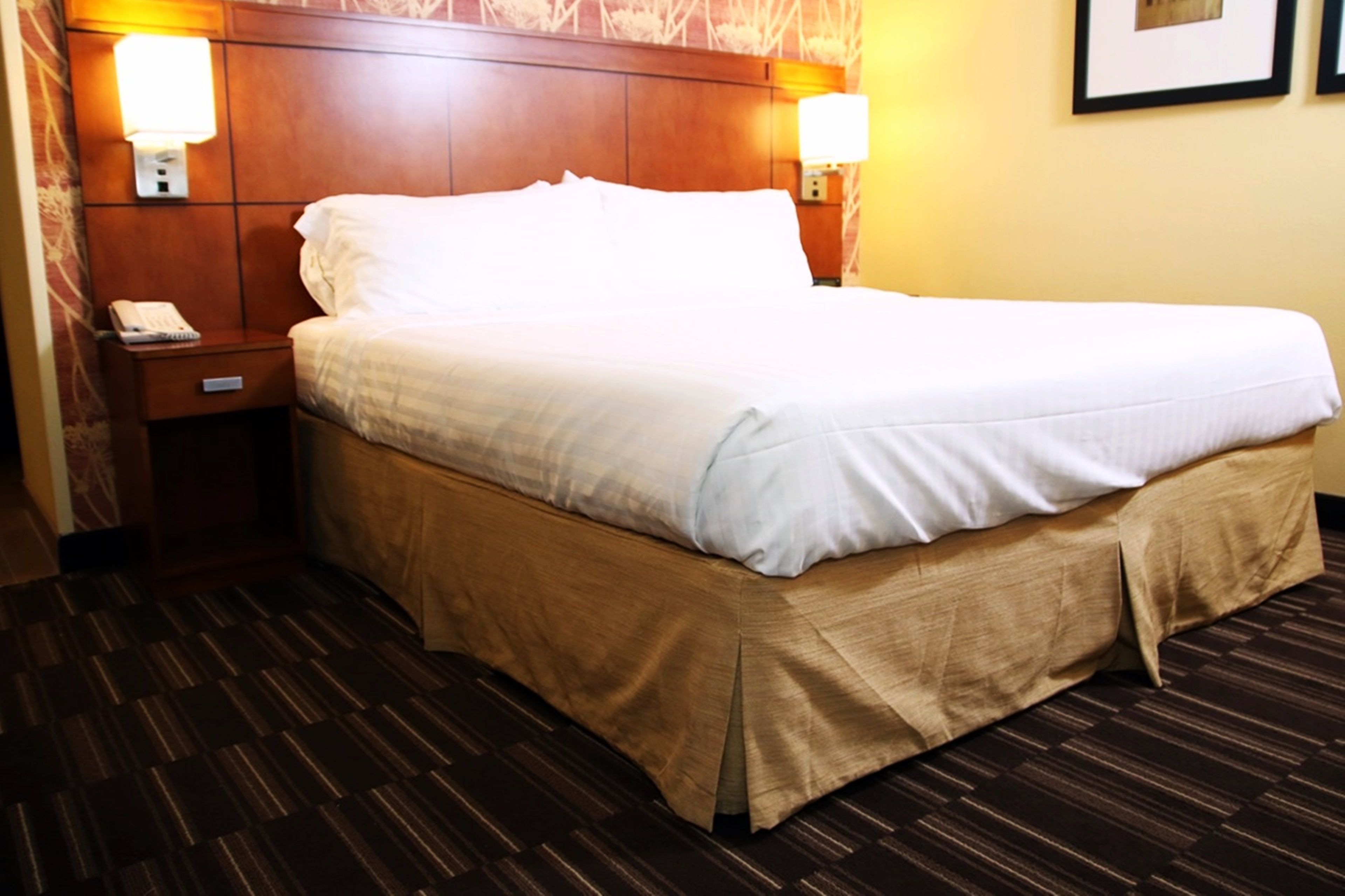 Premium bedding, in-room safe, desk, blackout drapes