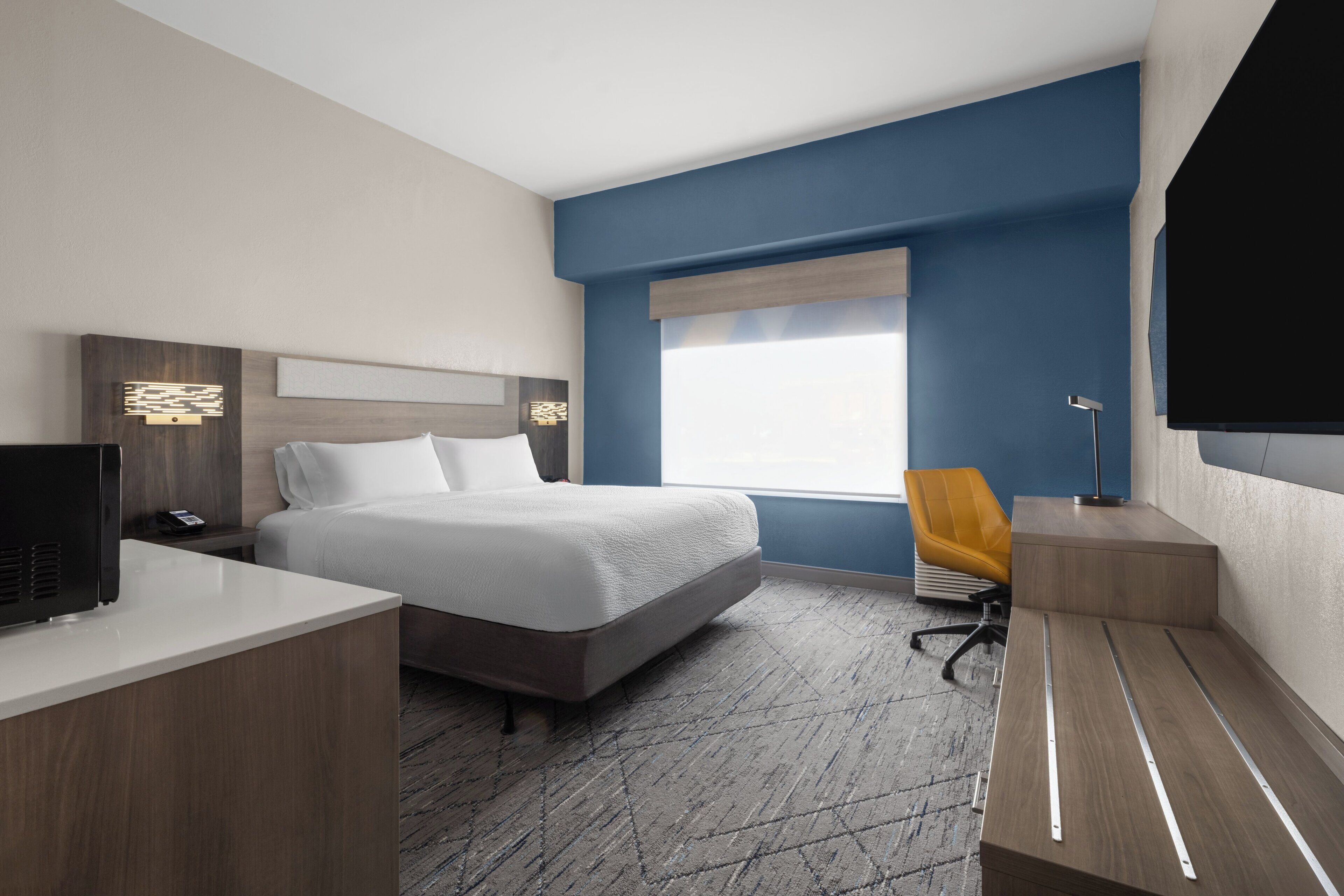 Premium bedding, in-room safe, desk, blackout drapes