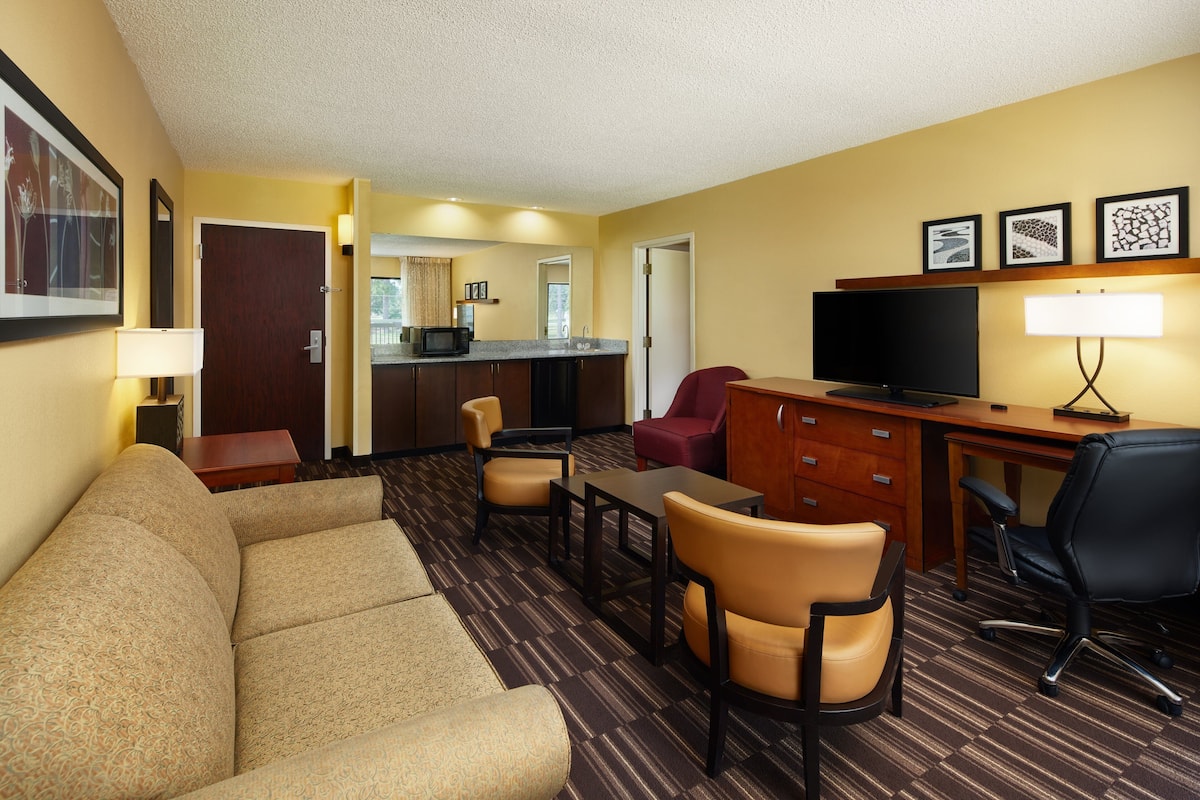 Suite, 1 King Bed, Balcony