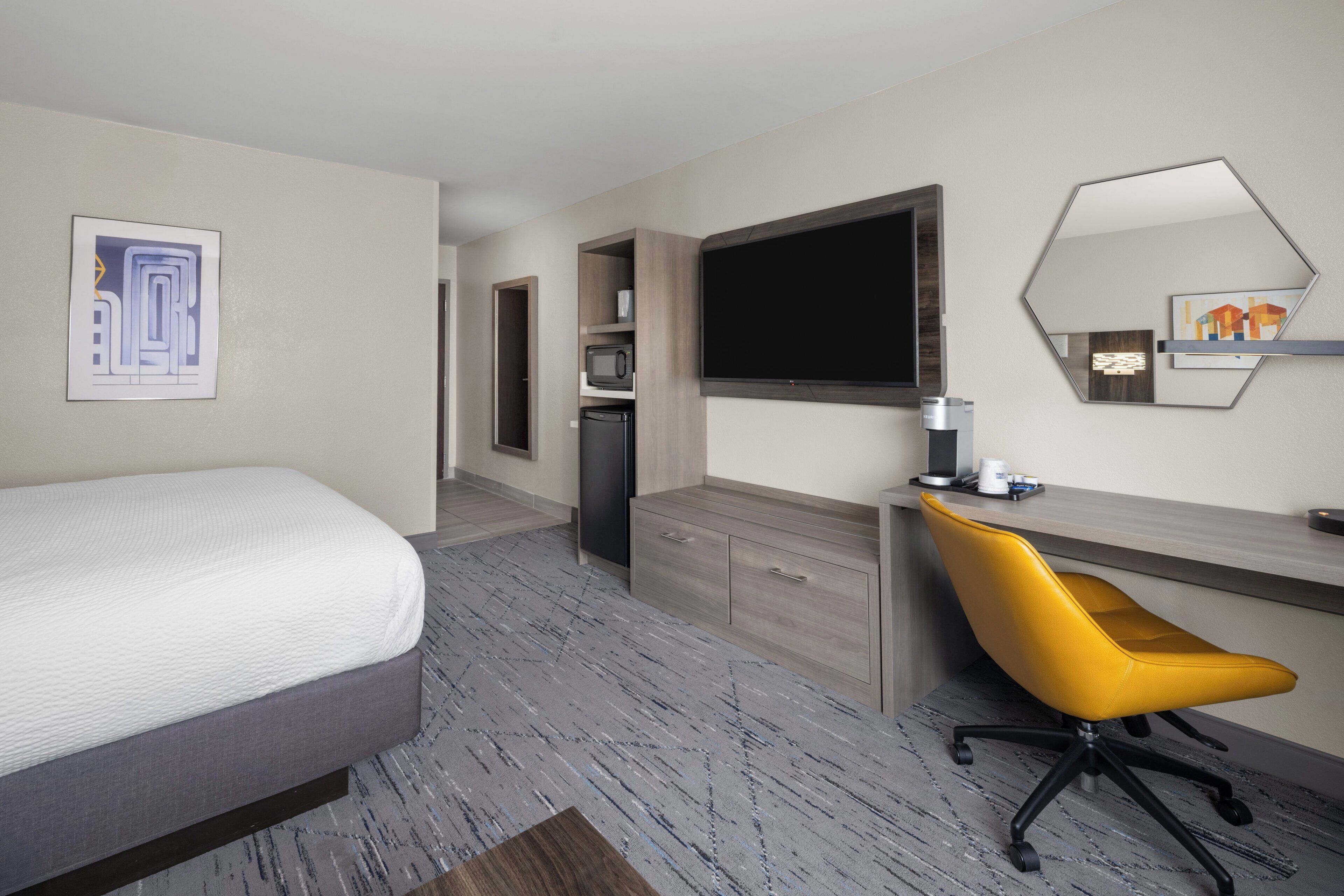 Standard-huone, 1 suuri parisänky | Ylelliset vuodevaatteet, tallelokero huoneessa, työpöytä, pimennysverhot