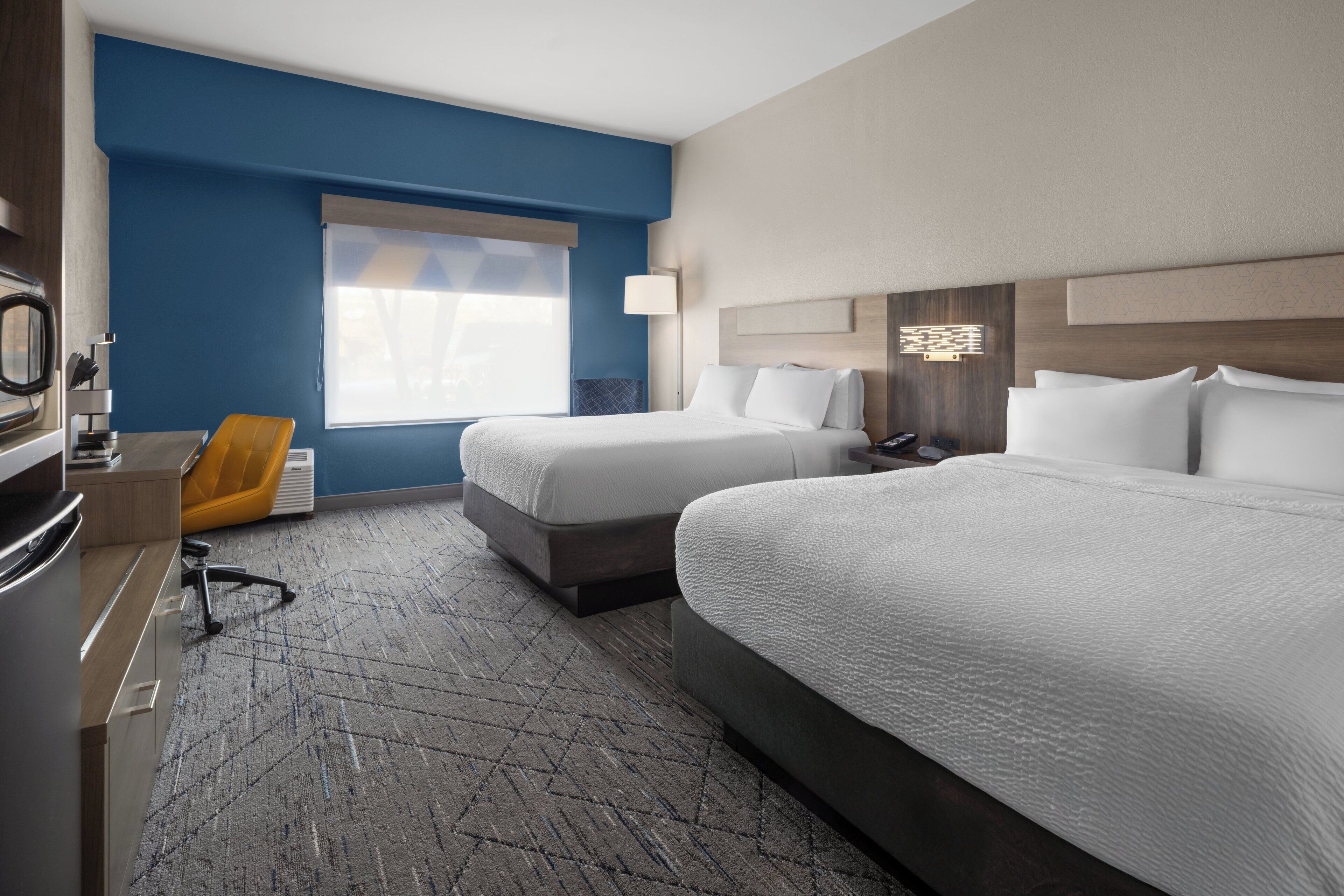 Premium bedding, in-room safe, desk, blackout drapes