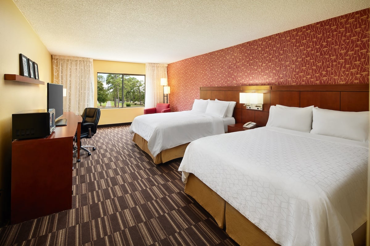 Premium bedding, in-room safe, desk, blackout curtains