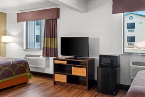 Room, Multiple Beds, Accessible, Non Smoking (Mobility) | Desk, blackout drapes, iron/ironing board, free cribs/infant beds - Super 8 by Wyndham Santa Rosa (Santa Rosa)