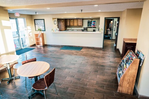 Super 8 by Wyndham Belen NM