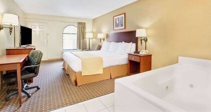 Days Inn & Suites by Wyndham Stockbridge South Atlanta