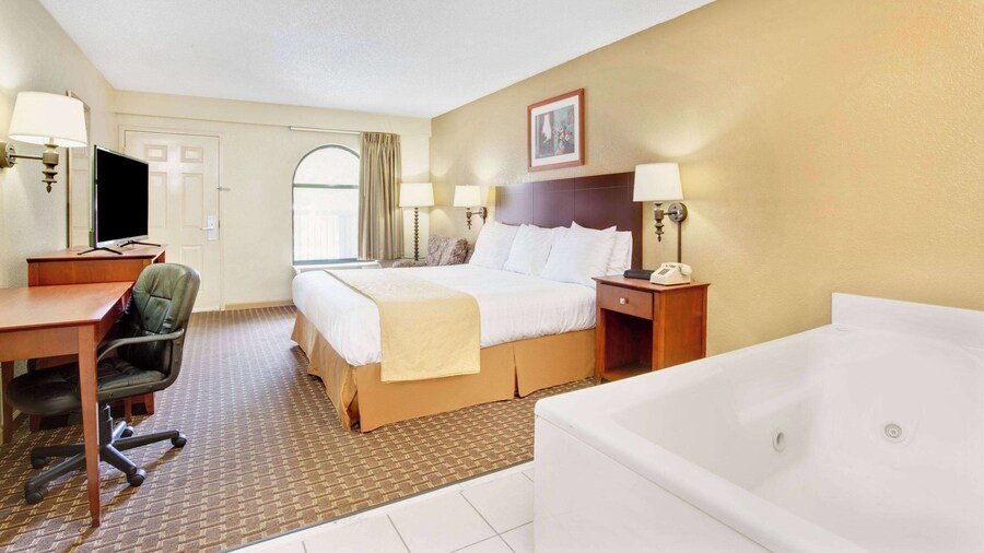 Days Inn & Suites by Wyndham Stockbridge South Atlanta
