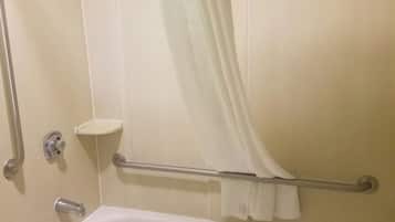 Combined shower/tub, free toiletries, hair dryer, towels