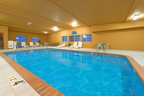 Indoor pool, sun loungers