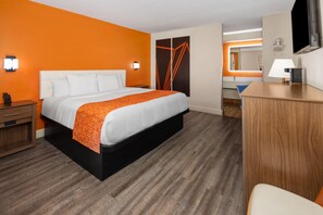 Room, 1 King Bed, Non Smoking - Howard Johnson by Wyndham Savannah GA (Savannah)